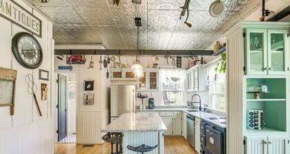 ‘Femme Osage Haus’ Getaway w/ Hot Tub in Augusta!