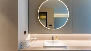 Chambre Double Affaires | Salle de bain | Chaussons