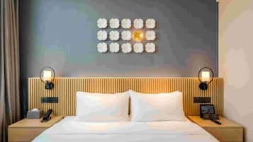 Business Double Room | Premium bedding, down comforters, memory foam beds, free minibar