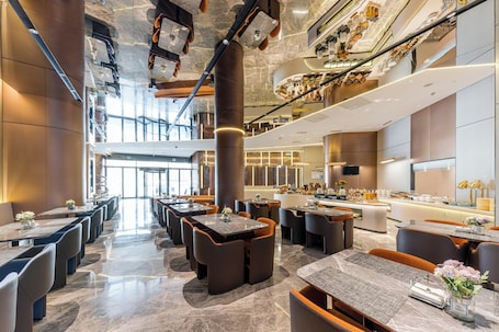 Restaurant. Crystal Hotel Shanghai North Sichuan Rd