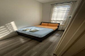 Room - DT Central Toronto Hotel (Toronto)