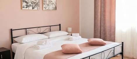 2 bedrooms, iron/ironing board, WiFi, bed sheets