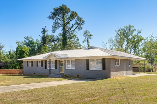 2 Mi to Dtwn Vidalia! Pet-Friendly Retreat w/ Yard