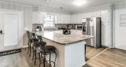 2 Mi to Dtwn Vidalia! Pet-Friendly Retreat w/ Yard