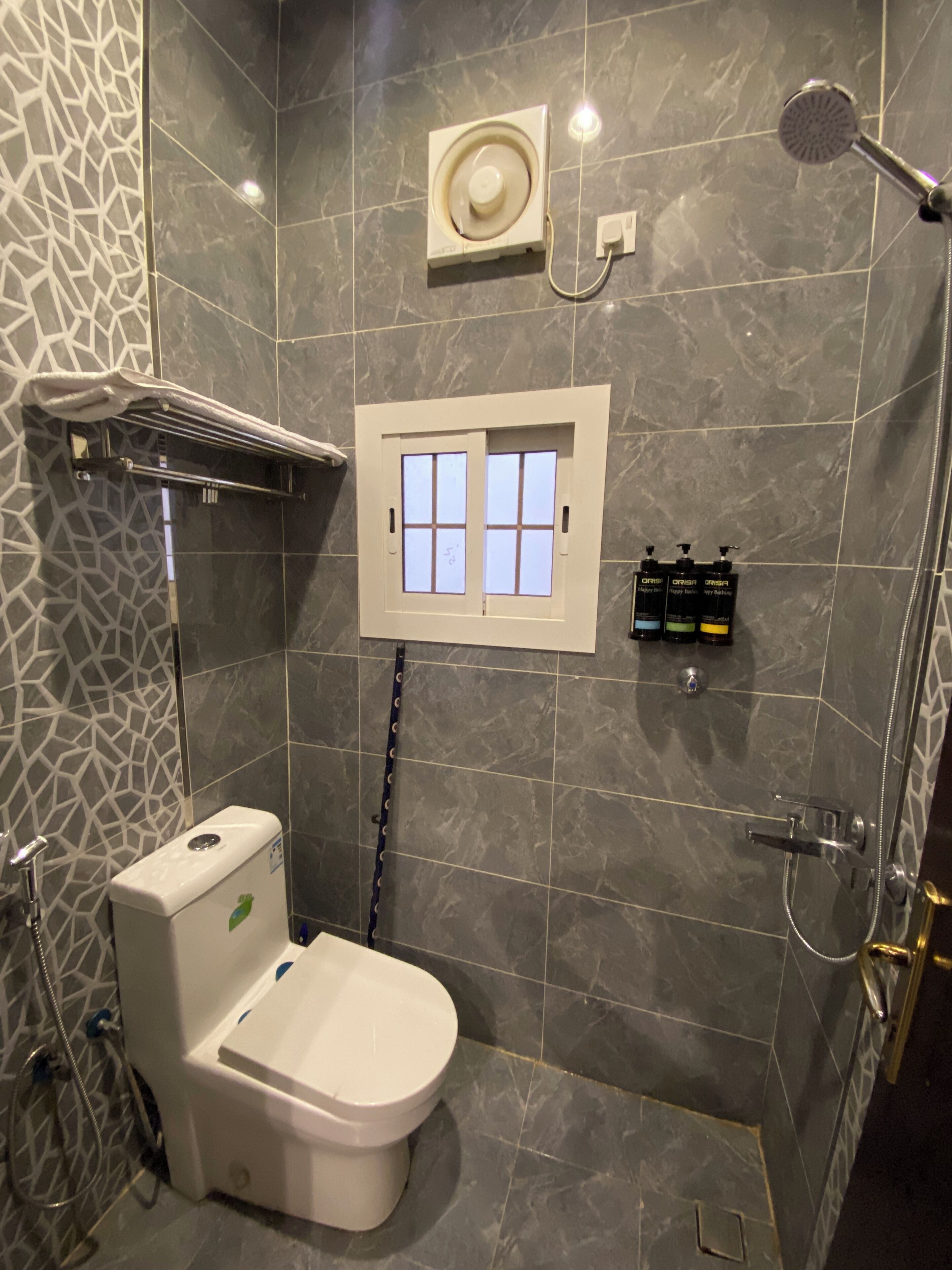 Articles de toilette gratuits, savon, shampoing, papier toilette
