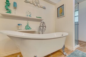 Hair dryer, towels - Luxury Home w/ Media & Upscale Upgrades (Dallas)