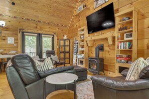 TV, fireplace, books - Hike, Bike, Tubing, Whitewater Rafting! Saluda Gem (Saluda)