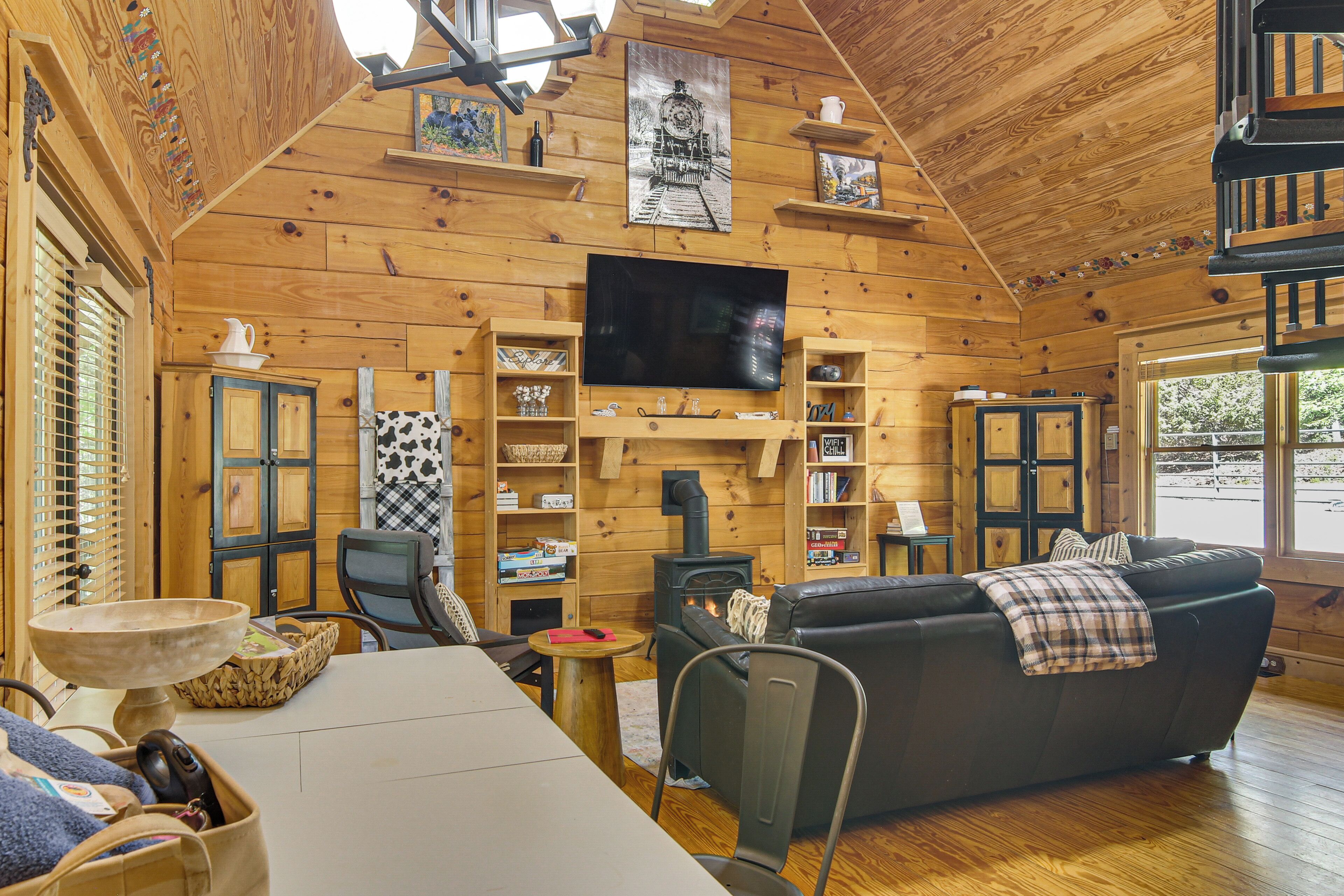 Hike, Bike, Tubing, Whitewater Rafting! Saluda Gem - Saluda, NC