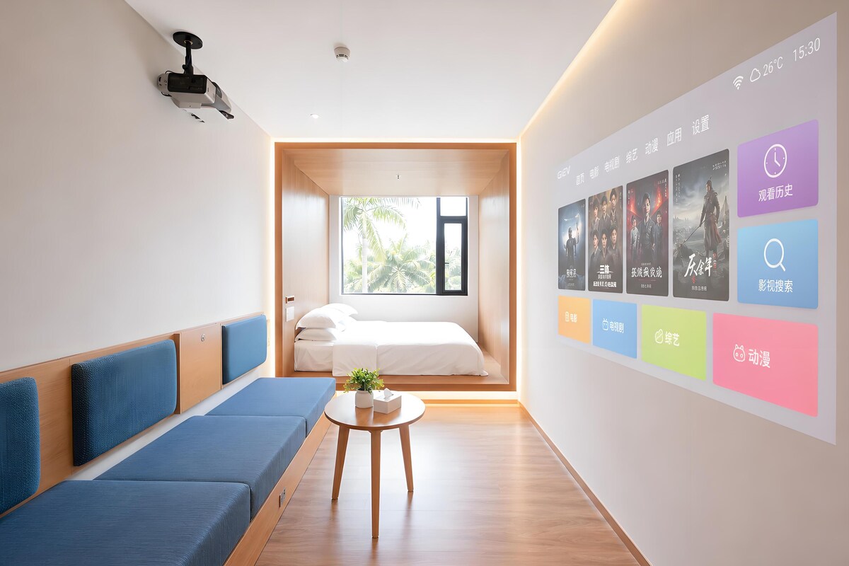 Habitación individual de diseño, 1 cama de matrimonio, Servicio de limpieza, vistas a la ciudad | Ropa de cama de alta calidad y edredones de plumas