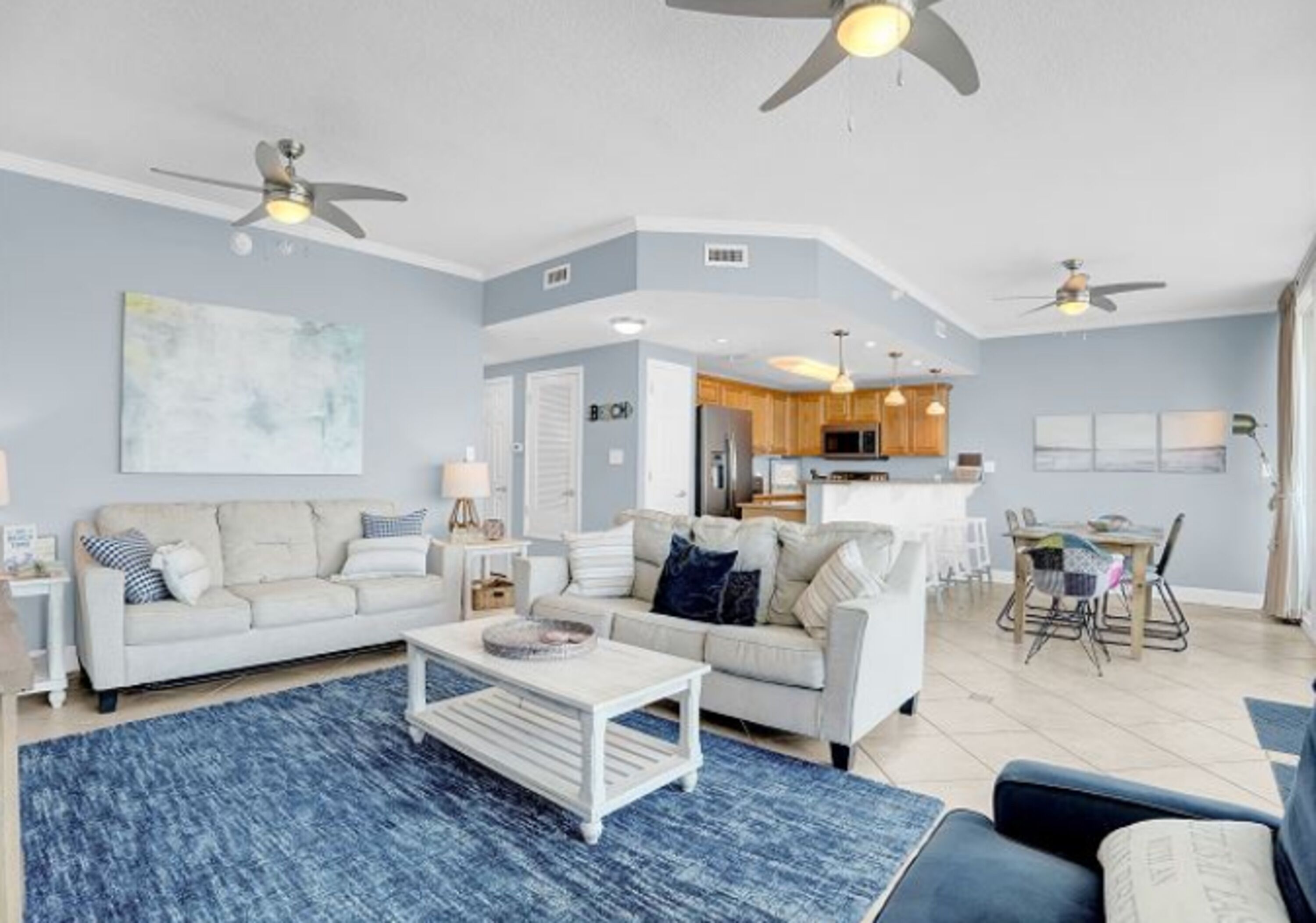 Exclusive Condo, 2 Bedrooms, Balcony, Beach View | Living room | 45-inch Smart TV with digital channels