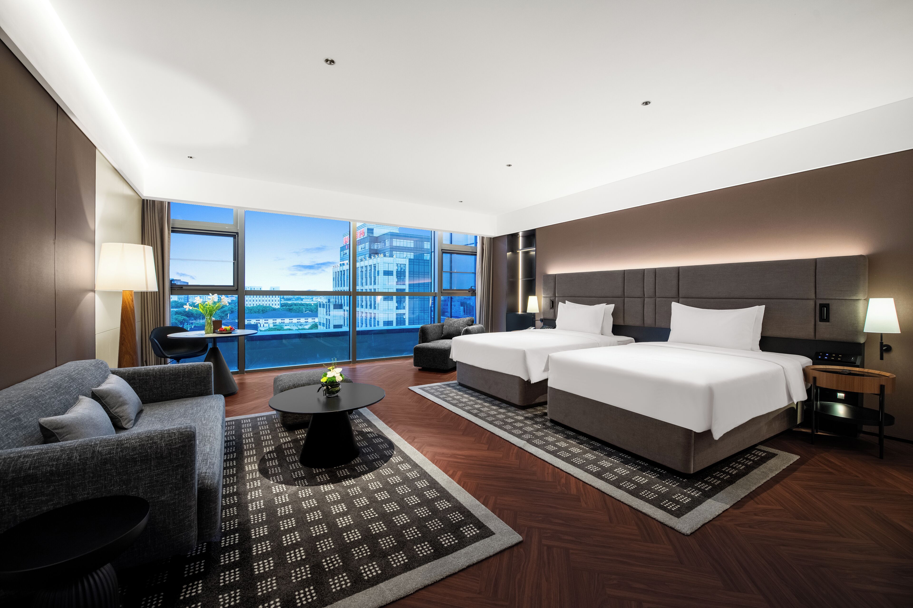 Inter city Executive Room - Twin Bed | Down duvets, free minibar, desk, laptop workspace