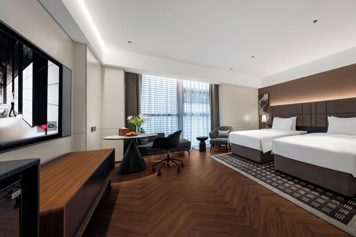 Phòng đôi cơ bản | Chăn bông, minibar với thức uống miễn phí, bàn