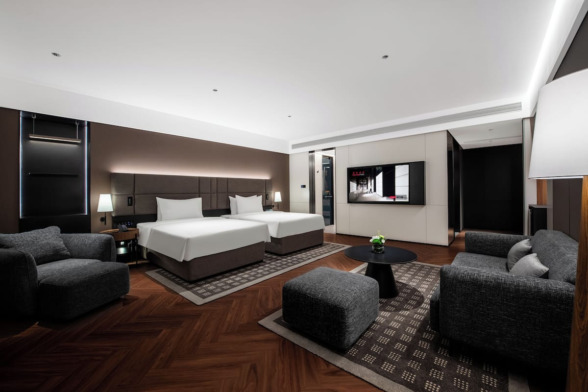 Phòng đôi cơ bản | Chăn bông, minibar với thức uống miễn phí, bàn