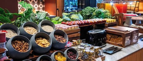 Free daily buffet breakfast