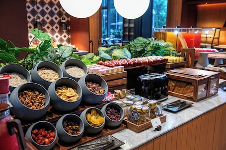 Free daily buffet breakfast . IntercityHotel Shanghai Pujiang Center