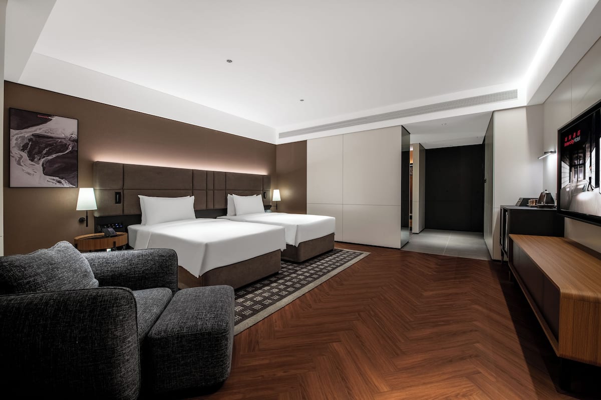 Phòng đôi cơ bản | Chăn bông, minibar với thức uống miễn phí, bàn
