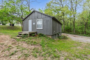 Exterior - Game Day Cabin Retreat Near KC Sleeps Easy 1BR (Kansas City)