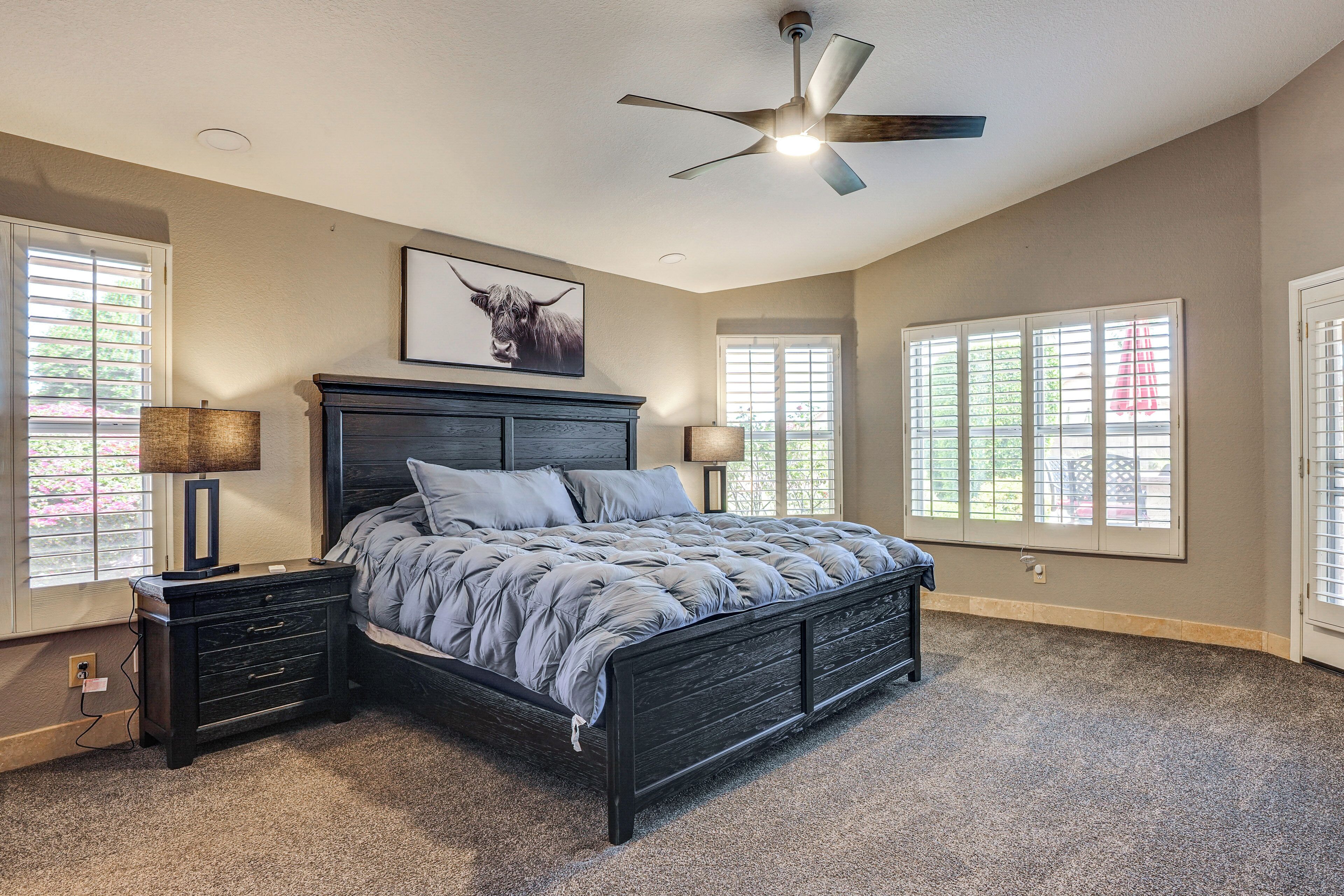 4 bedrooms, iron/ironing board, Internet, bed sheets