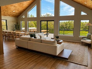 Books - The Alpine Brisa | Sleeps 12 | Close to Pinchot Lake (Wellsville)