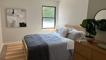 5 bedrooms, desk, iron/ironing board, travel cot