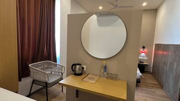 Premium Double Room, City View | Interior