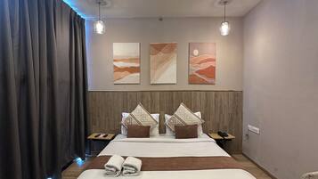 Superior Double Room, City View | Desk, free WiFi