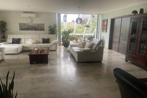 Smart TV - Villa Lumina Royale with swimming pool (Zutendaal)