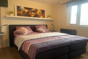 1 bedroom, free WiFi - Enigma Lounge Chalet with swimming pool (Zutendaal)
