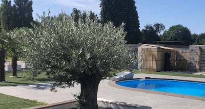 Enigma Lounge Chalet mit Swimmingpool