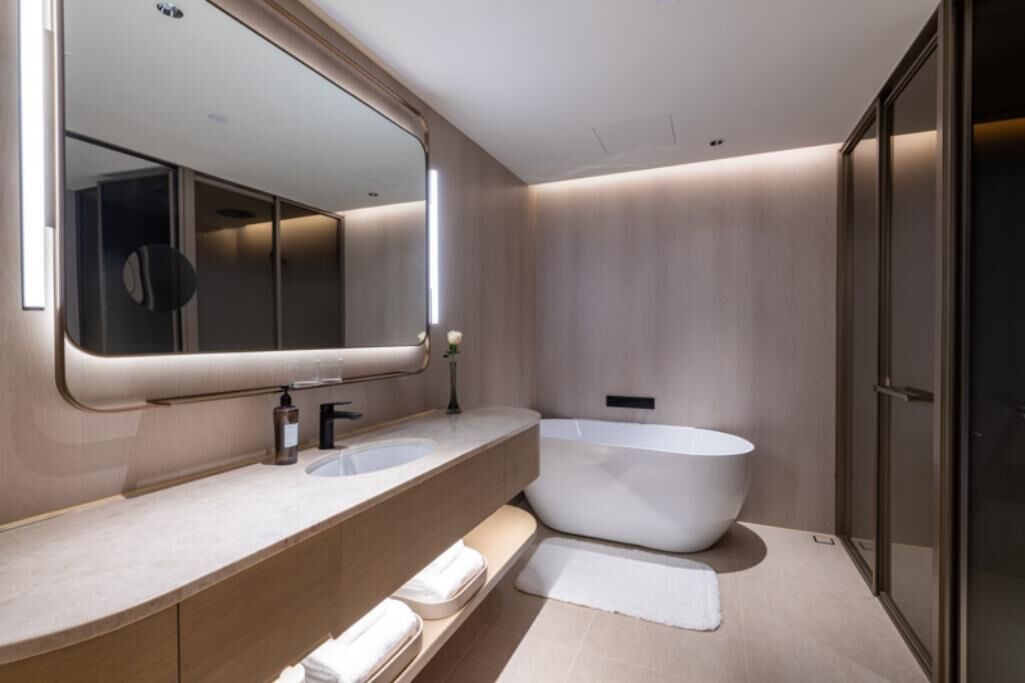 Phòng Suite Executive, 1 giường cỡ king, không hút thuốc | Phòng tắm | Máy sấy tóc, dép đi trong nhà, khăn tắm, dầu gội 