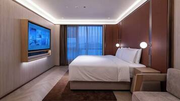 Basic Room, 1 King Bed, Non Smoking