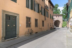 Exterior - The beating heart of Lucca, at Casa Nara (Lucca)