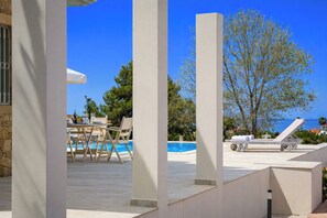 Outdoor dining - Afrodite Luxury Villa, Estrellas Luxury Villas (Kefalonia)