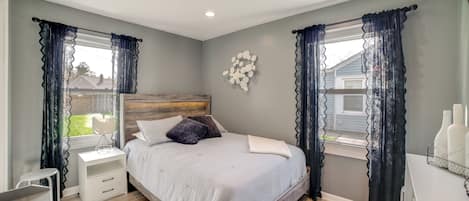 2 bedrooms, iron/ironing board, travel cot, Internet