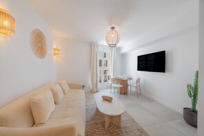 Una Smart TV, una oficina