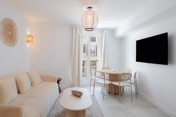 Smart TV, offices - Apartment Place des lices -2BDR/6P- Saint Tropez (Saint-Tropez)