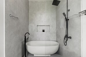 Villa, 3 Bedrooms, Pool View | Bathroom - Calyra Villa by Kozystay - Ungasan (Ungasan)