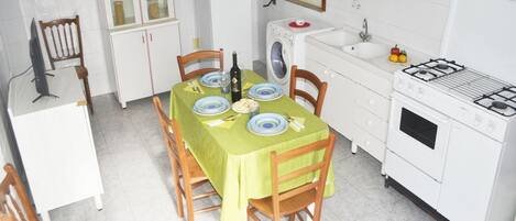 House, 2 Bedrooms, Balcony | Dining room