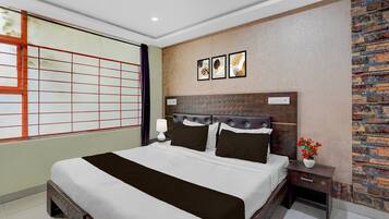 1 bedroom, desk, bed sheets