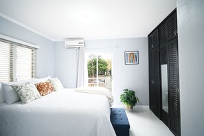 2 bedrooms, bed sheets - 2-bedroom apartment in New Kingston with cool AC breeze- Château de Luxe (Kingston)