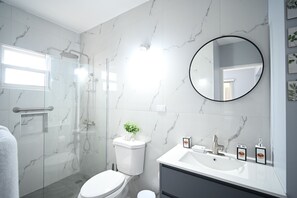 Handtücher, Seife, Toilettenpapier