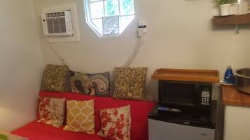 House, 1 Bedroom | Living room | Books