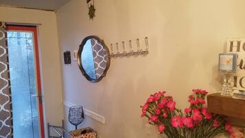 House, 1 Bedroom | Living room | Books