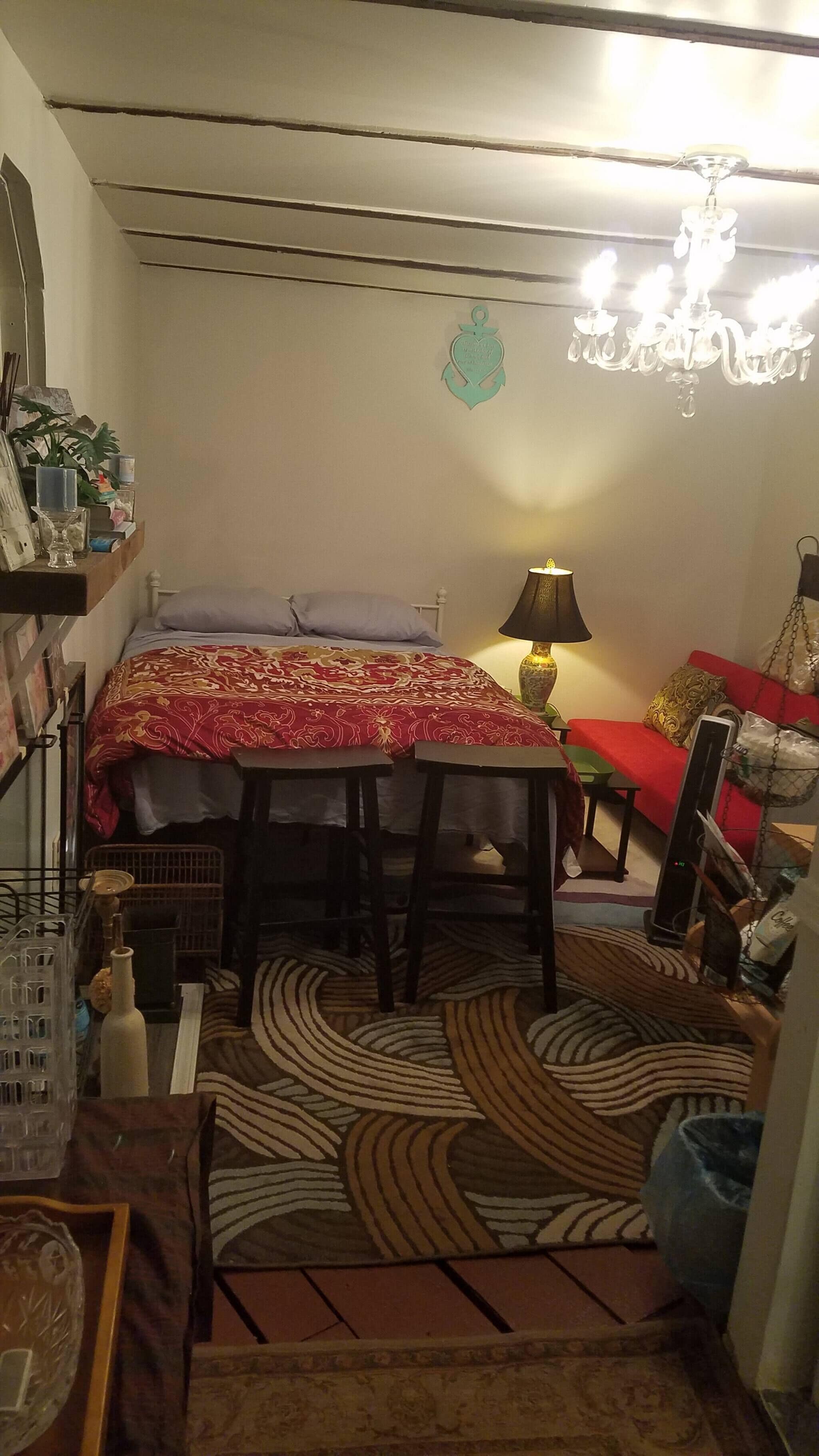 House, 1 Bedroom | Living room | Books