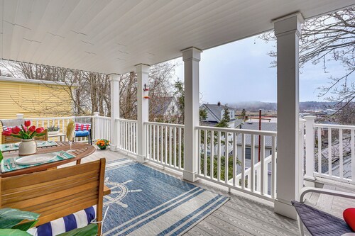 Large Gloucester Studio w/ Full Kitchen & Deck