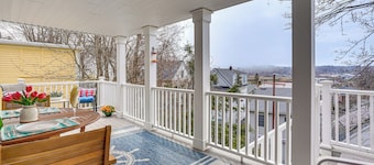 Large Gloucester Studio w/ Full Kitchen & Deck