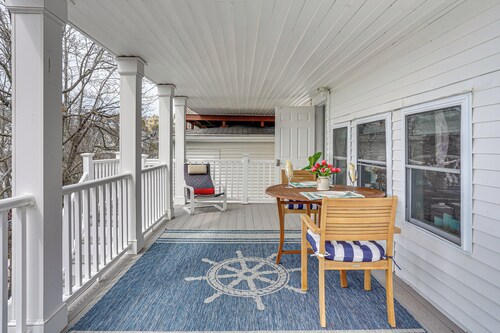 Large 2 room studio with full kitchen and deck