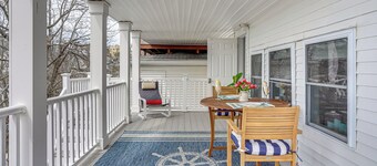 Large 2 room studio with full kitchen and deck