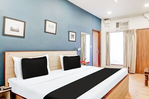 Escritorio y ropa de cama