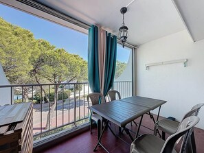Outdoor dining - Beautiful Studio in Les Caravelles (Le Grau-du-Roi)